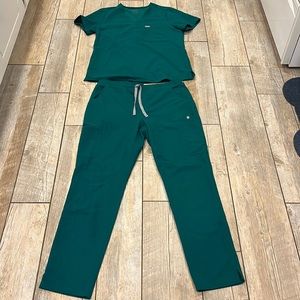 Figs scrub set in green, size medium